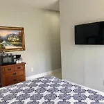 Sunny And Charming Suite Next To Mia